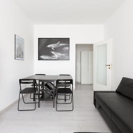 Apartment With Balcony -Bisceglie Red Line Subway Milan Exterior photo
