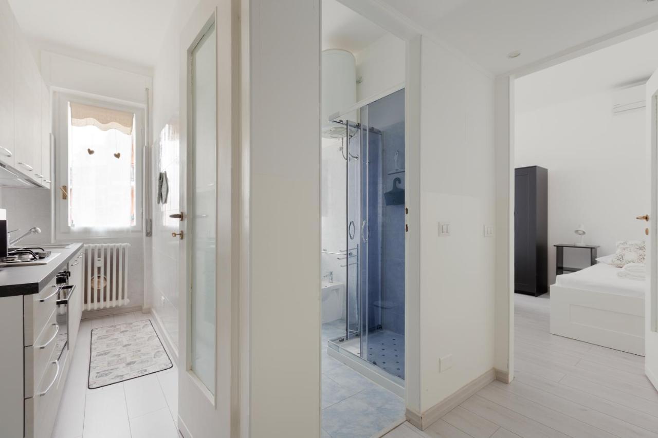 Apartment With Balcony -Bisceglie Red Line Subway Milan Exterior photo