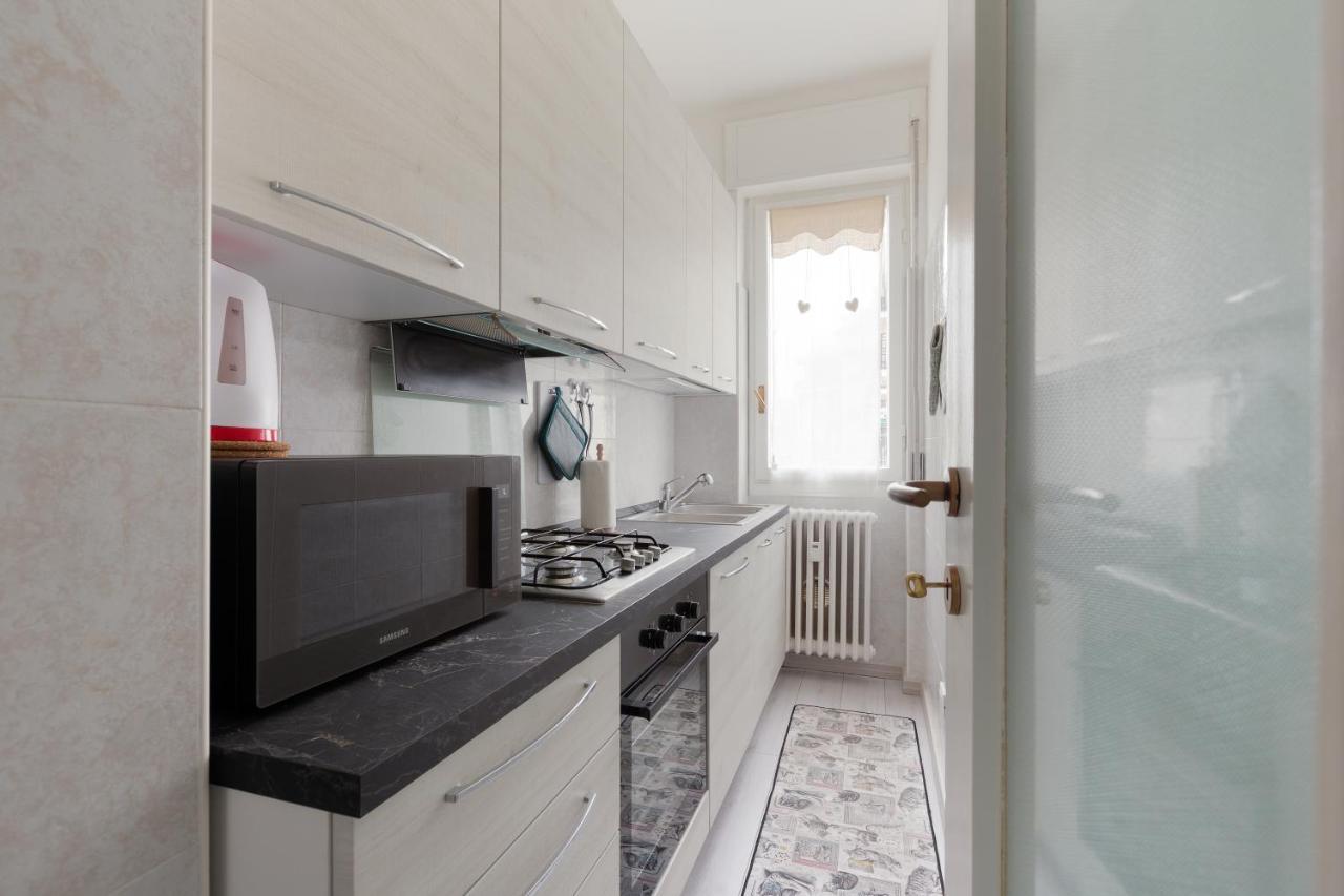 Apartment With Balcony -Bisceglie Red Line Subway Milan Exterior photo