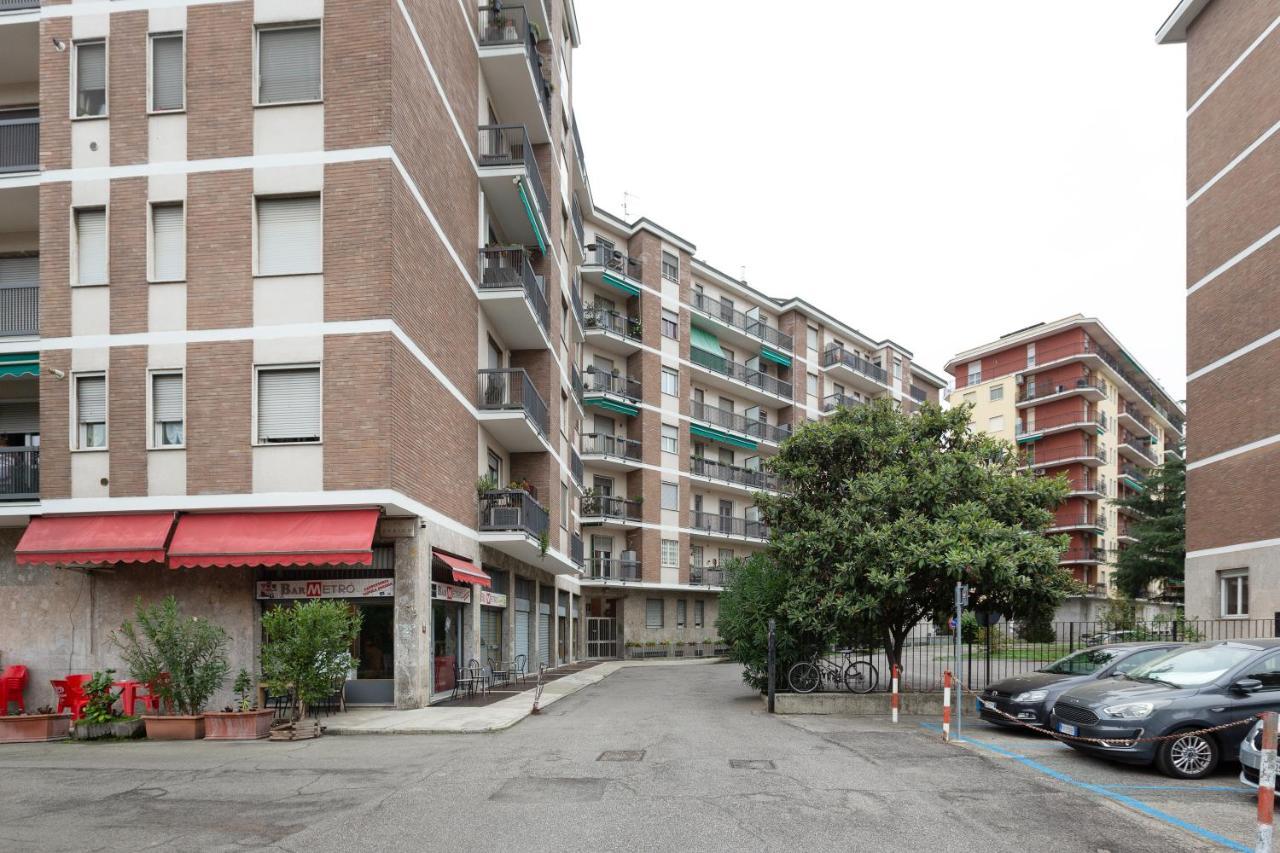 Apartment With Balcony -Bisceglie Red Line Subway Milan Exterior photo