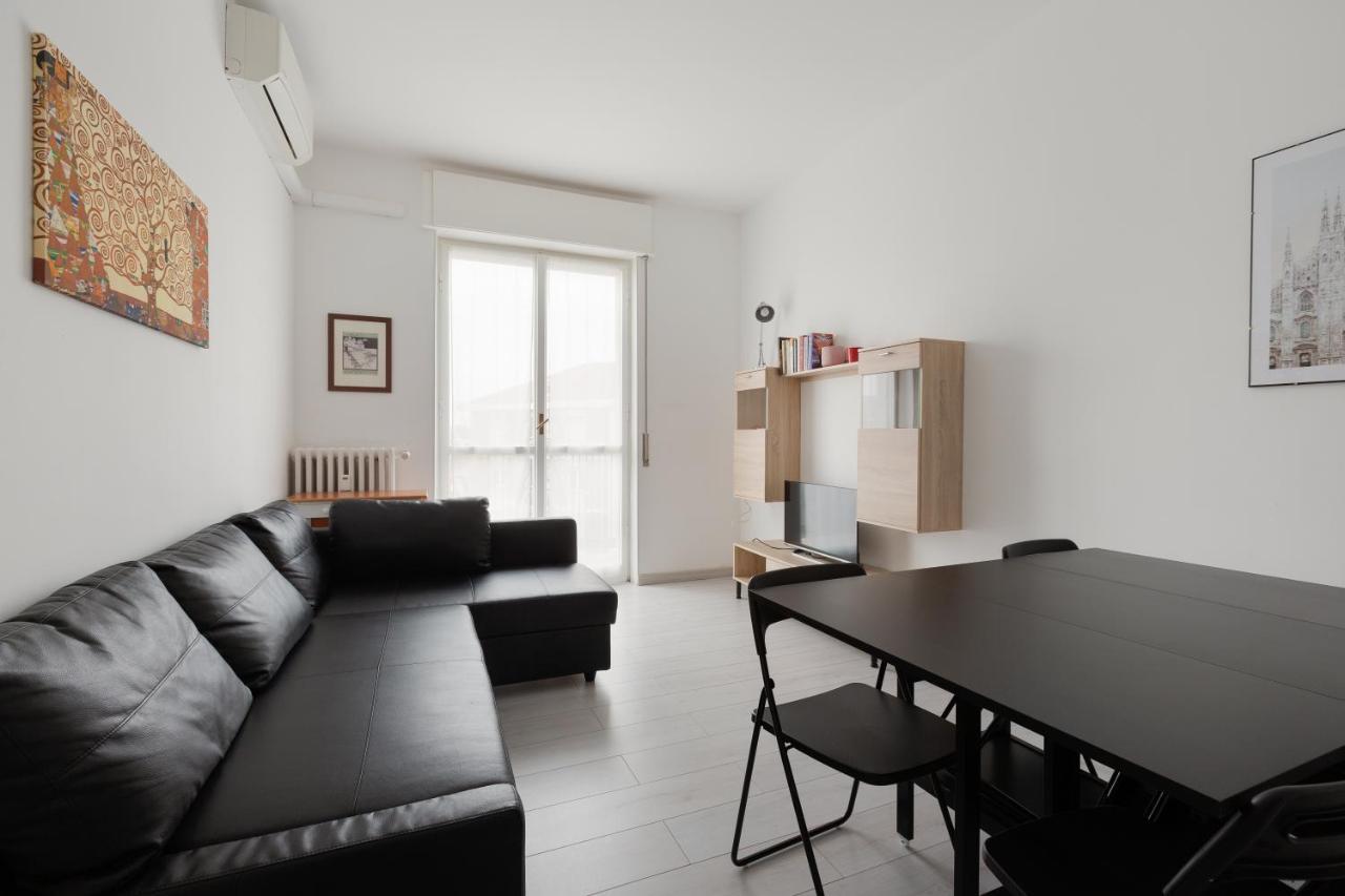 Apartment With Balcony -Bisceglie Red Line Subway Milan Exterior photo