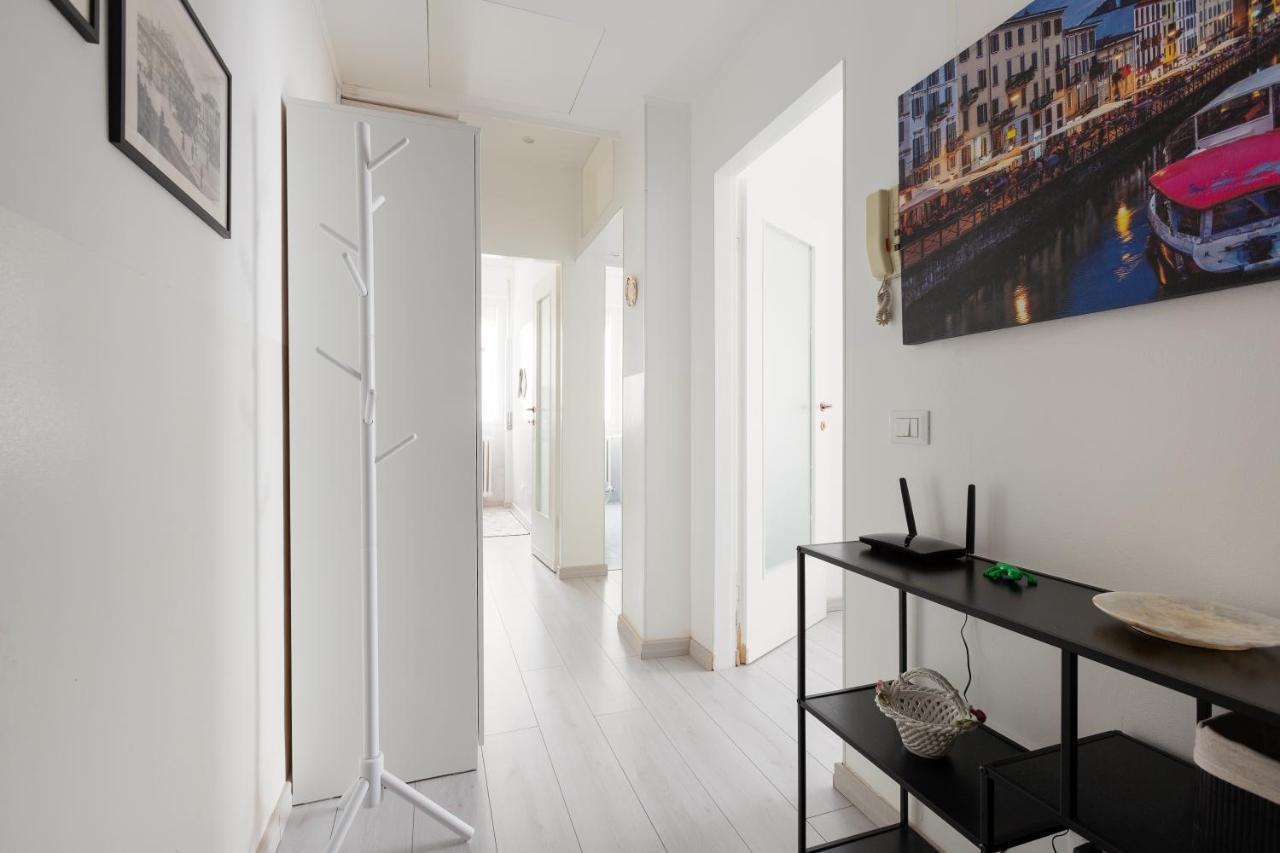 Apartment With Balcony -Bisceglie Red Line Subway Milan Exterior photo